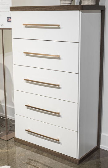Kendanport - Brown / White - Five Drawer Chest